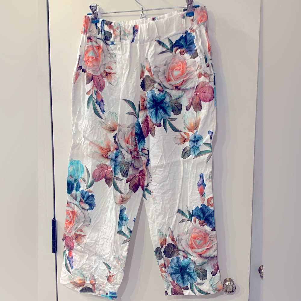Charlie B Floral Linen Capri Pants White Multi S